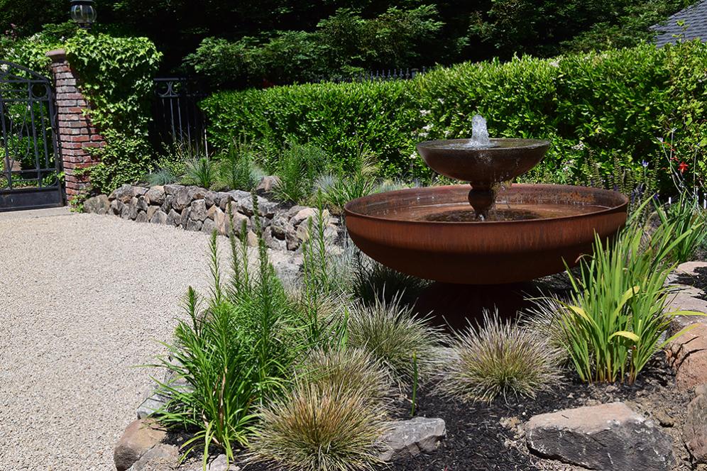 Stonehurst Metal Water Spout